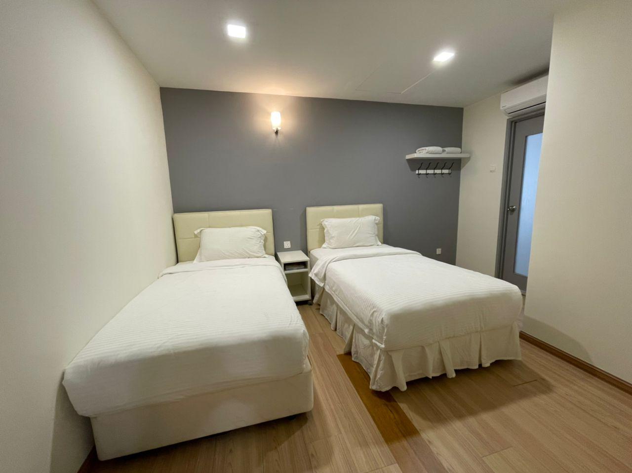 2 Bedrooms, Apartment, Pool Access