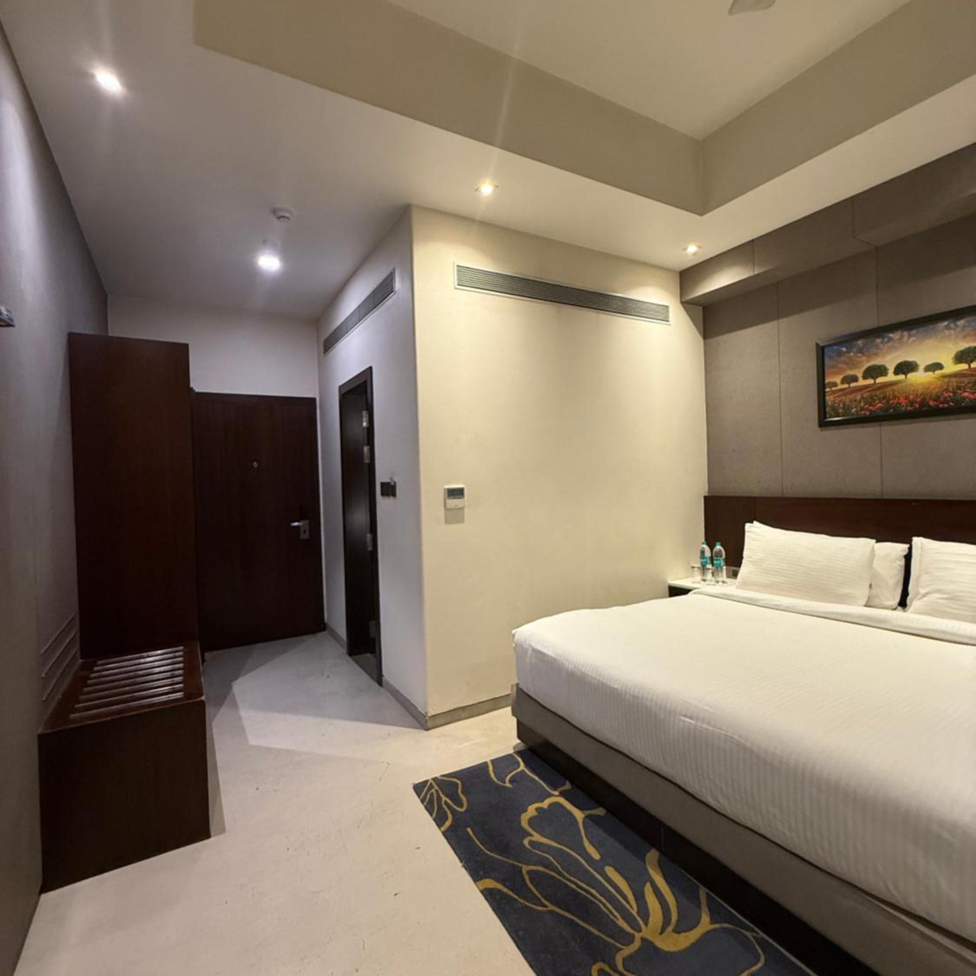 HOTEL BRIJWASI LANDS INN 14/55