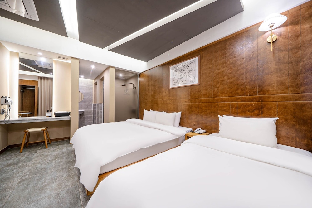غرفة ديلوكس بسرير مزدوج وسرير فردي، Brown-Dot Hotel Daegu Hyukshin Doshi 4/10
