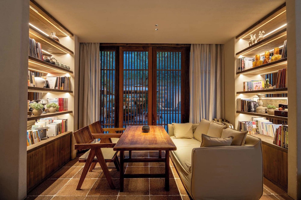 YUANLI HOTEL 26/50