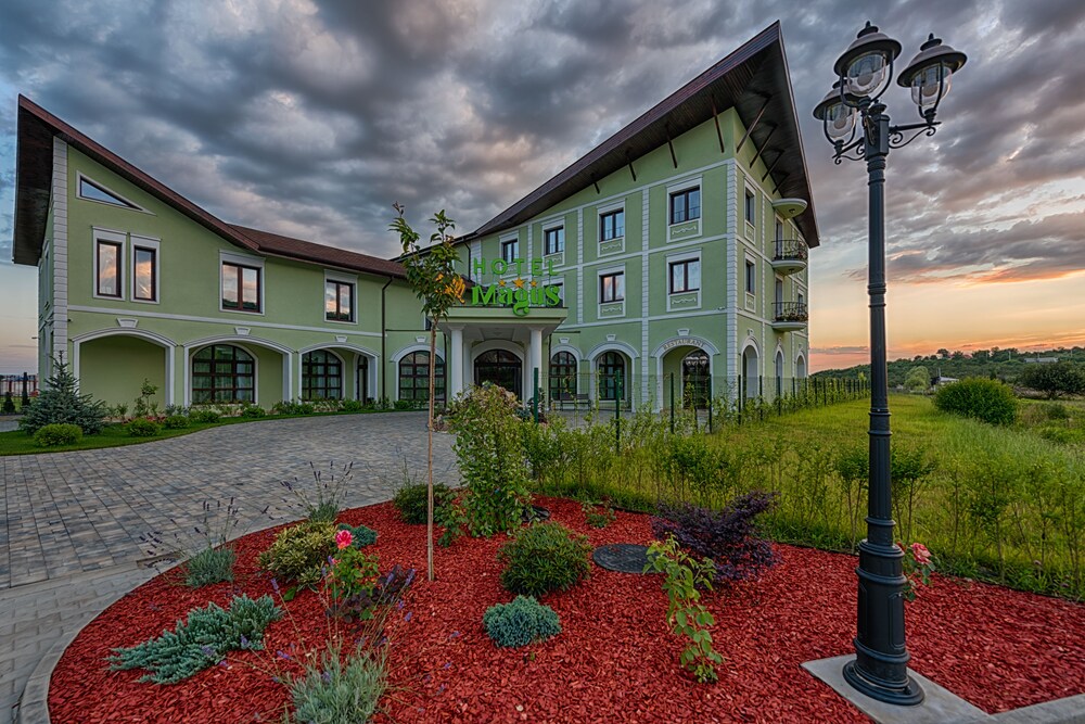 Magus Hotel 52/57
