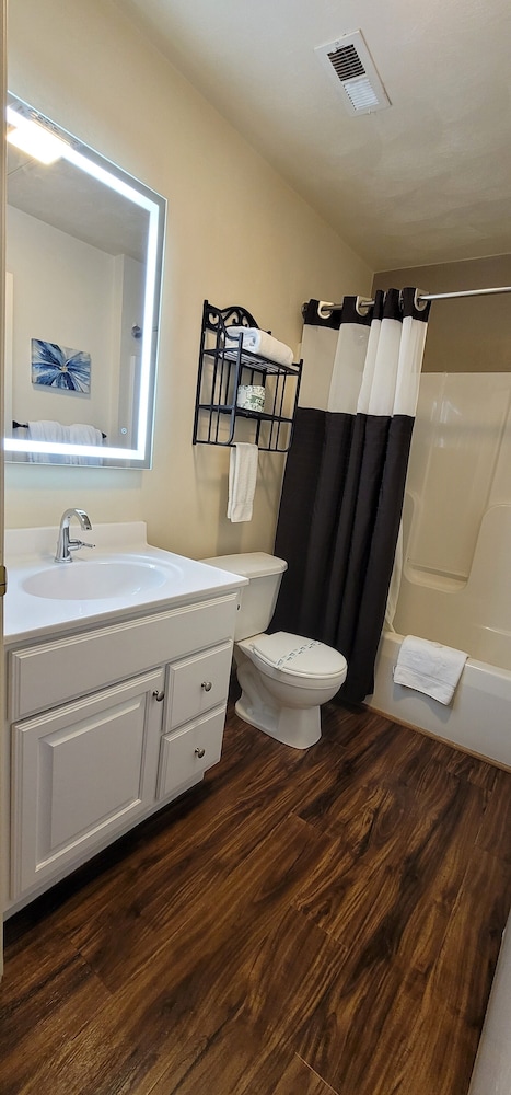 Affordable Corporate Suites Roanoke 18/50