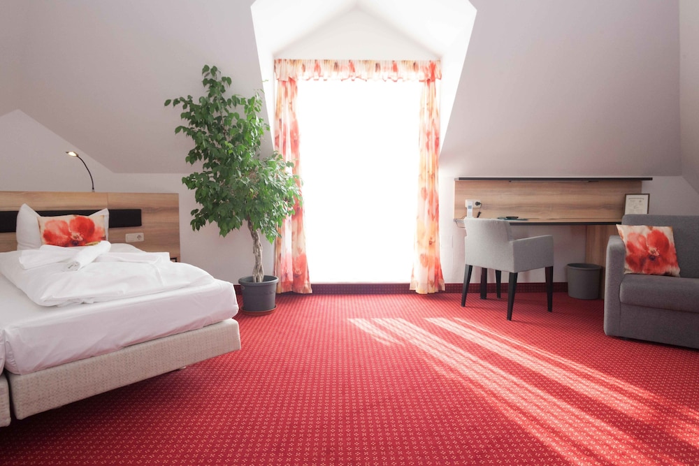 Hotel 3 Linden 12/45