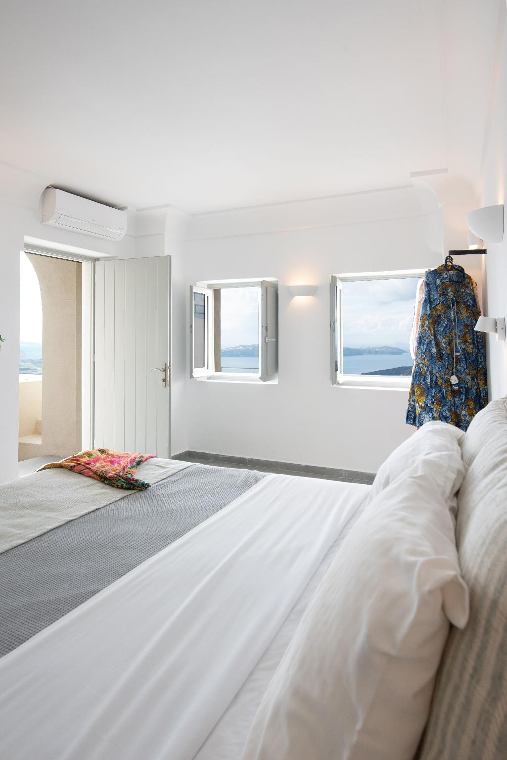 Cave, Junior Suite, Caldera View, Outdoor Jetted Tub