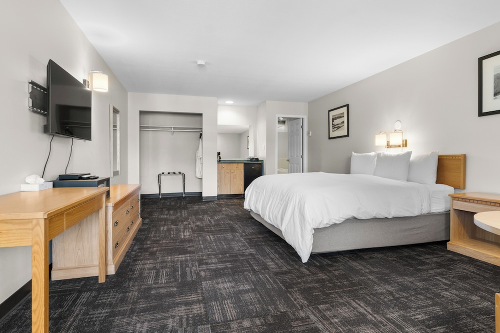 The Lodge at Arrow Lakes 5/17