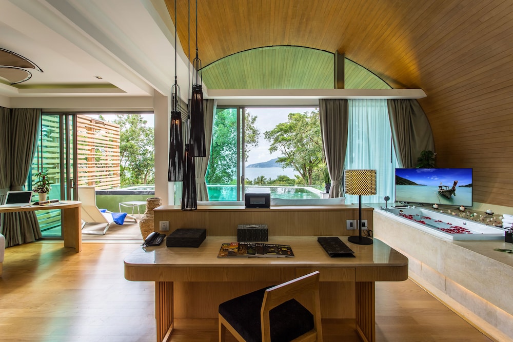 Crest Resort and Pool Villas 40/50