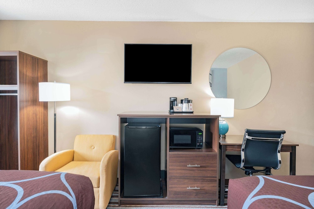Super 8 by Wyndham Joliet 27/39