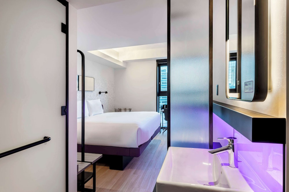 YOTEL Tokyo Ginza, Select by Hilton 48/50