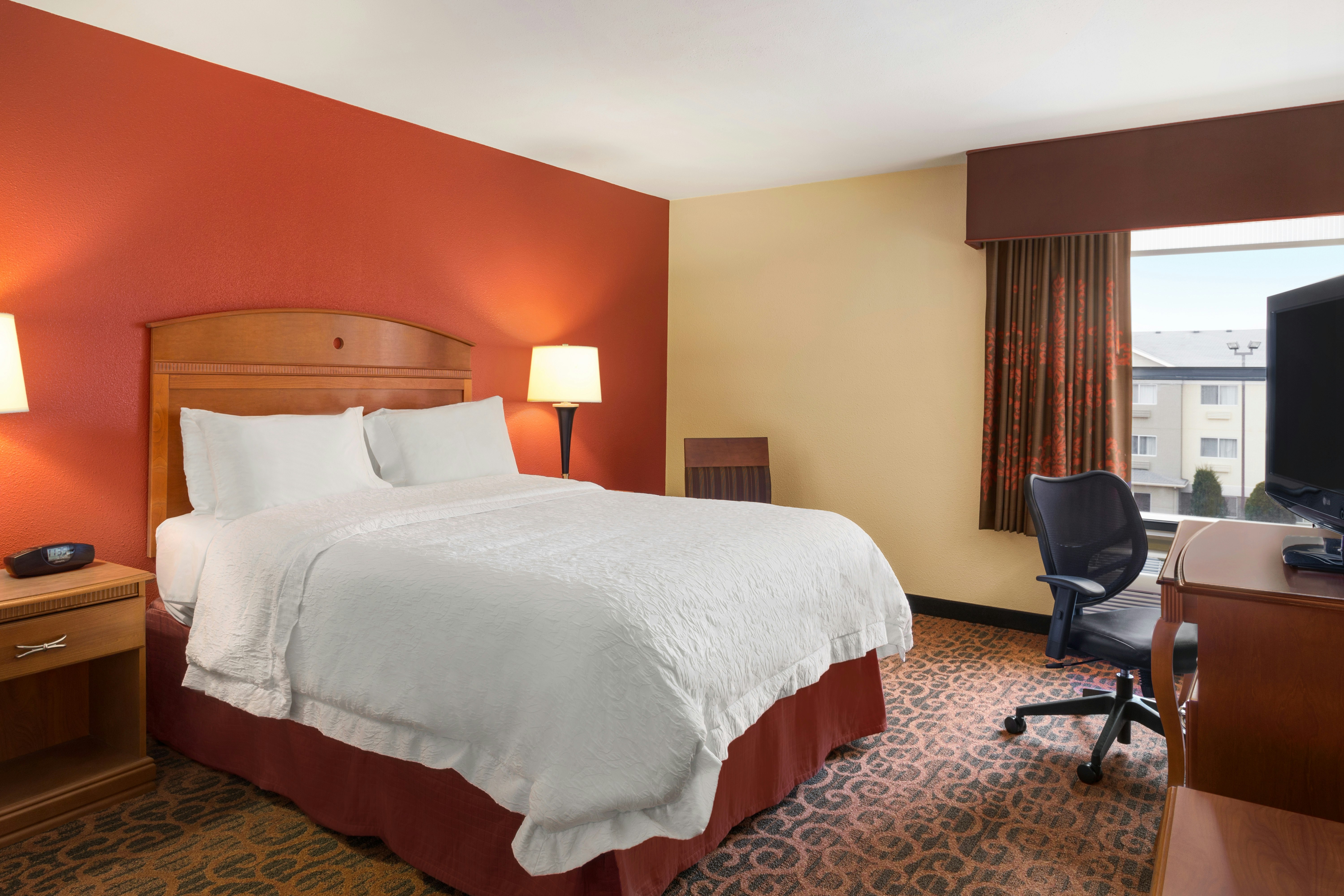 ROOM, QUEEN BED