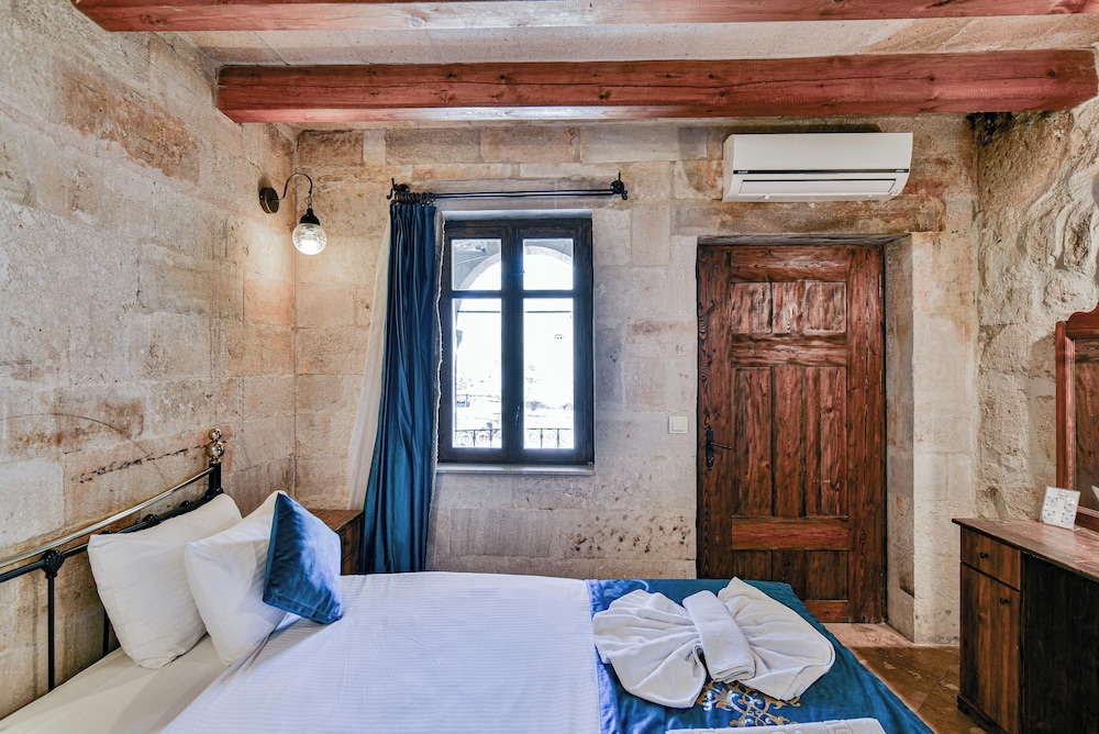 Elegance Cave Suites 14/47
