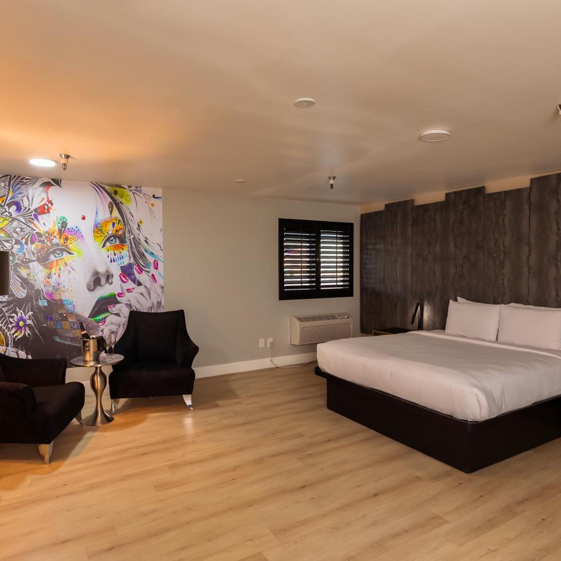 BOUTIQUE, ELEVATED, SUITE