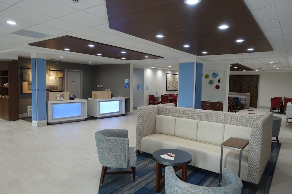 Holiday Inn Express Suites Brentwood 7/29