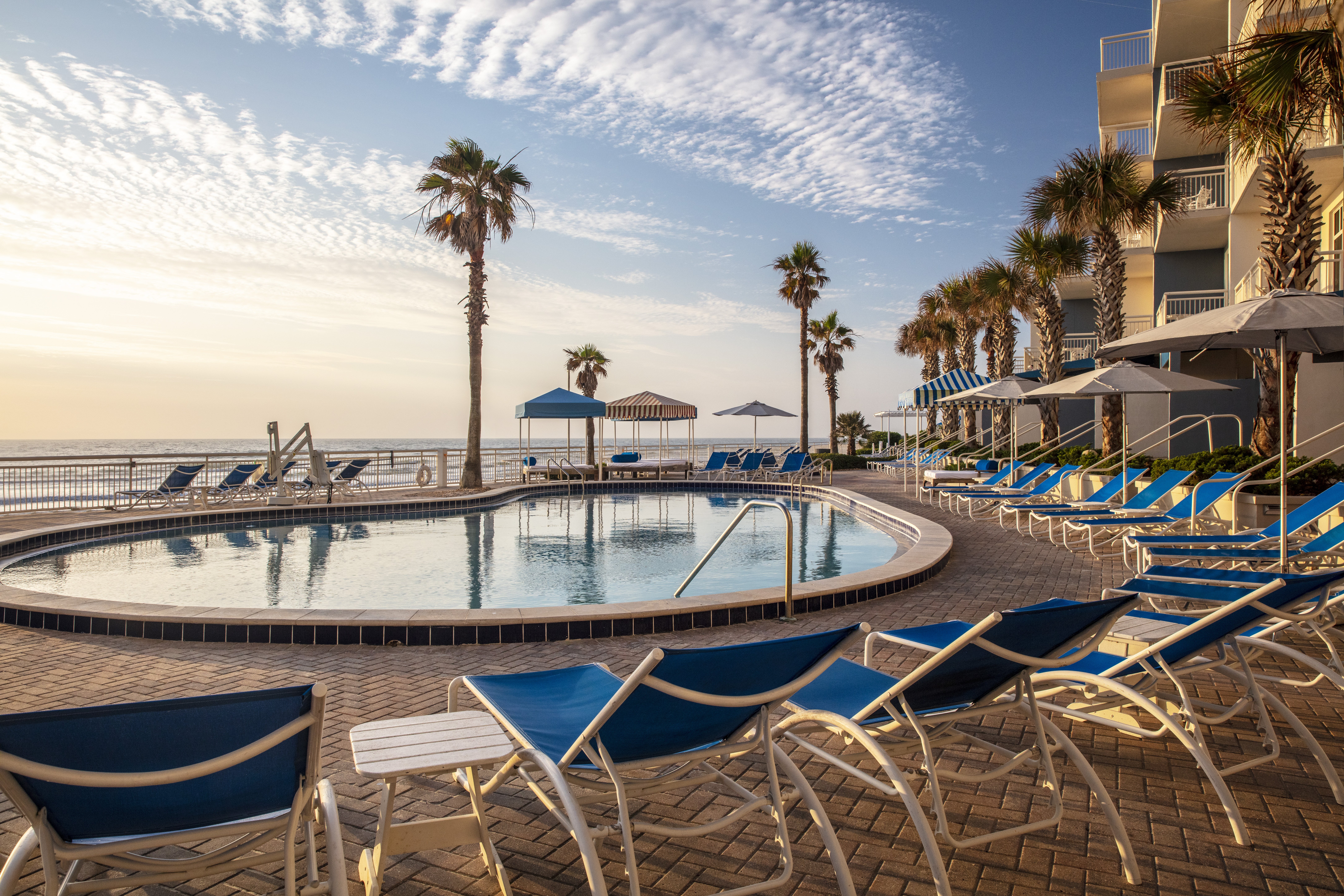 The Shores Resort Spa 65/69