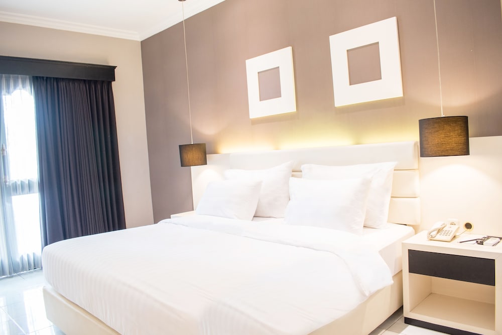 Luminor Hotel Jember (ex Panorama Hotel) 15/65