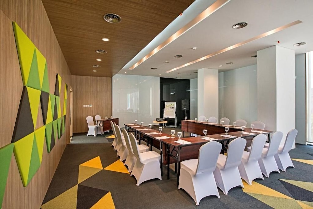 Arte Hotel Bandar Lampung 38/48