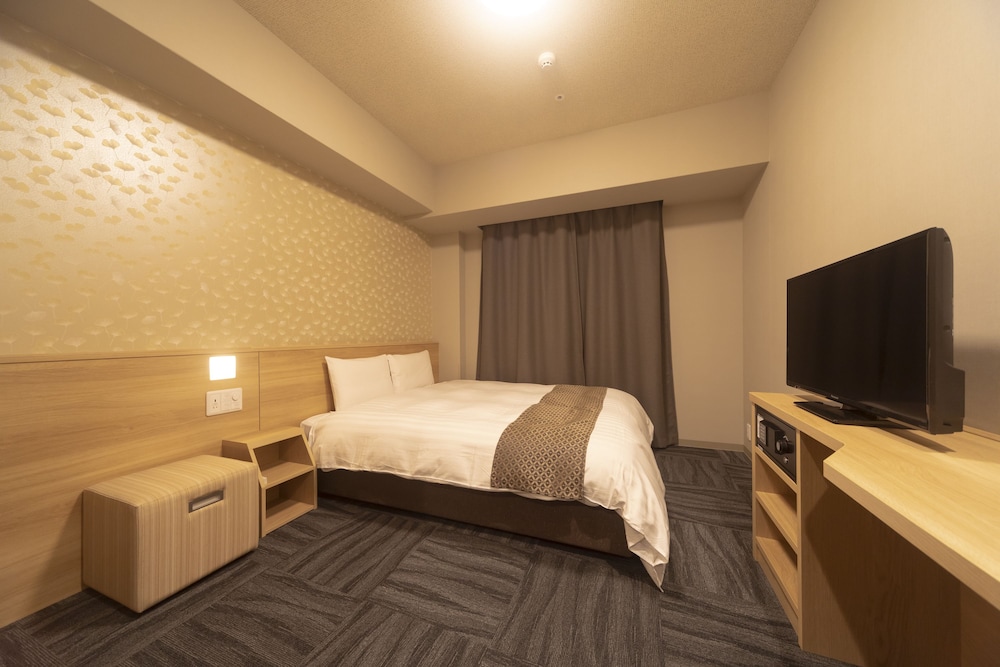 ROOM ASSIGNED ON ARRIVAL, NO CLEANING SERVICES