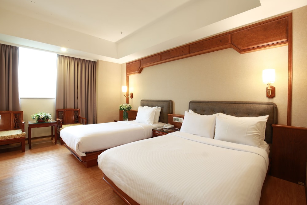 DELUXE, TWIN BEDS