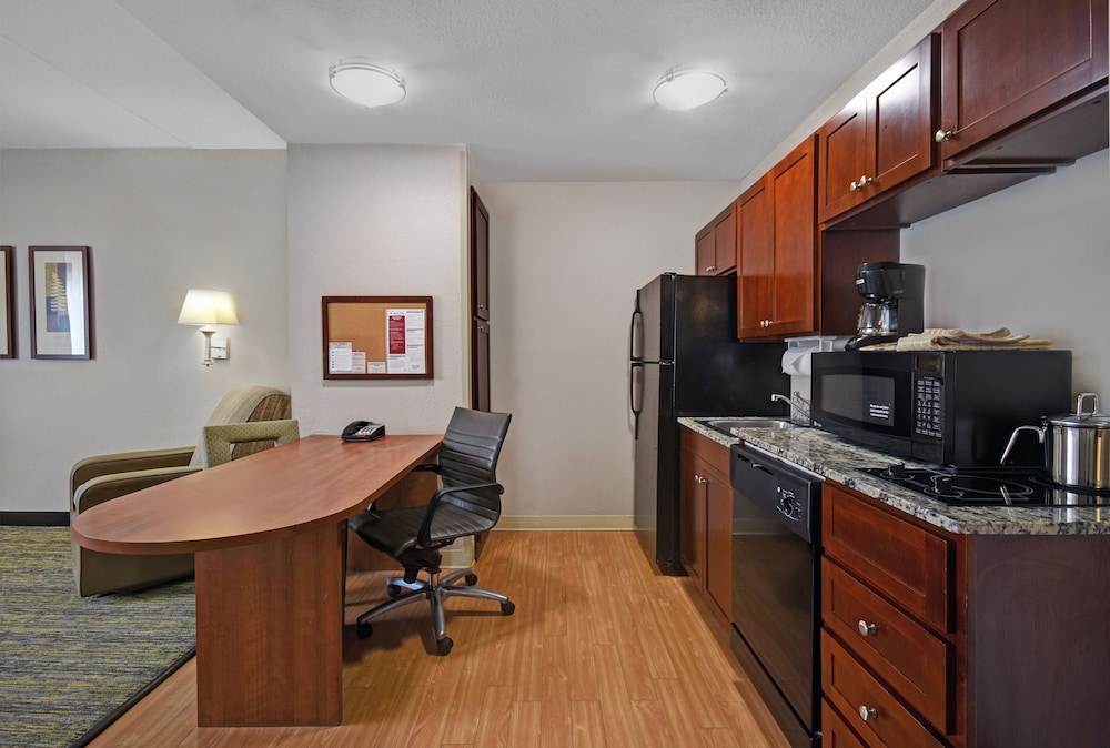CANDLEWOOD SUITES COLUMBIA-FT. JACKSON 52/62