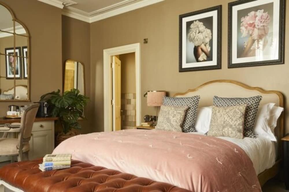 SIGNATURE, KING BED