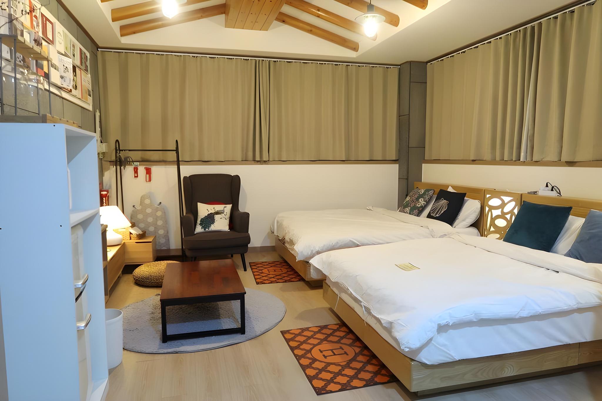 1 Bedroom, Premium, Quadruple, Hill View, Kitchenette
