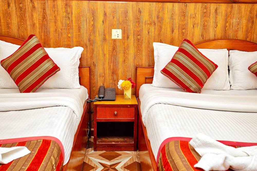DELUXE, TWIN BEDS