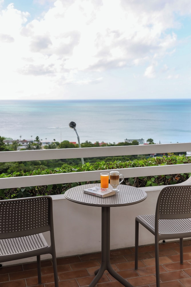 TRADE WINDS HOTEL 53/69
