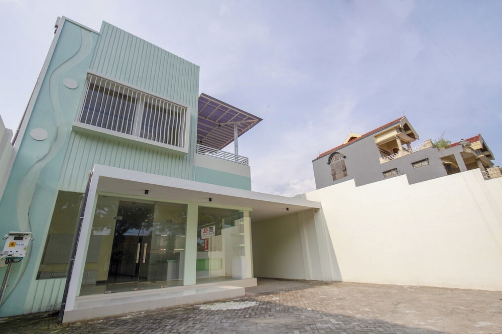 OYO 2753 Irma's Residence 6/44