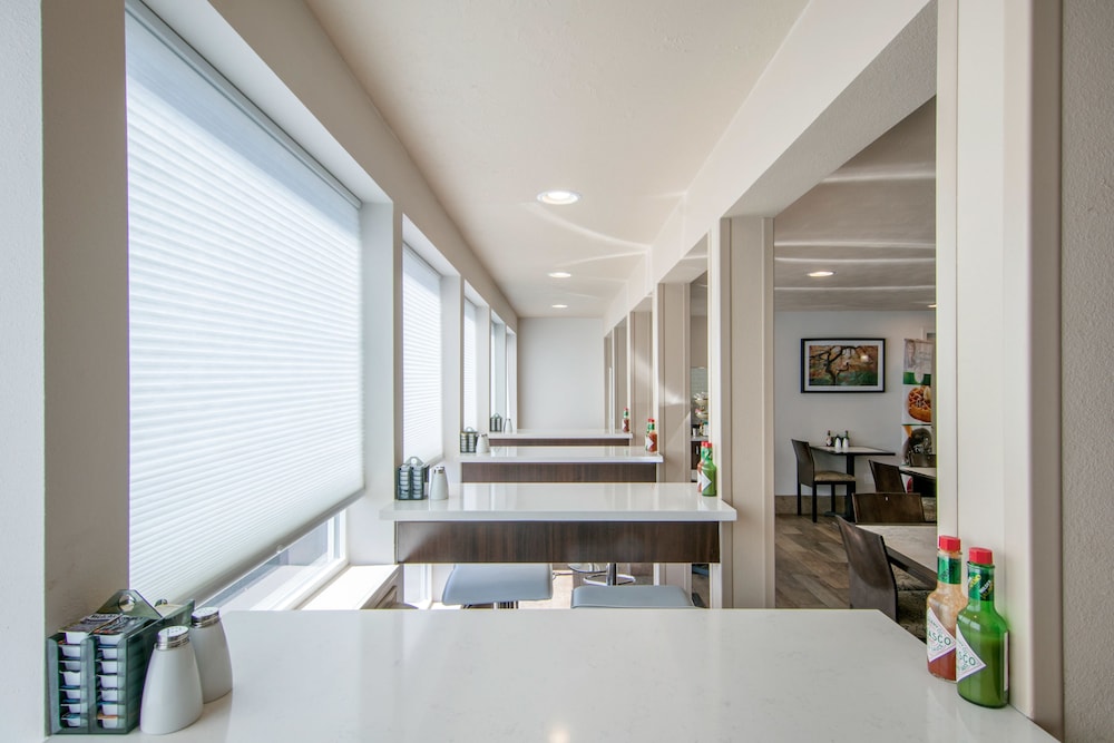 Quality Inn & Suites Albany Corvallis 12/28