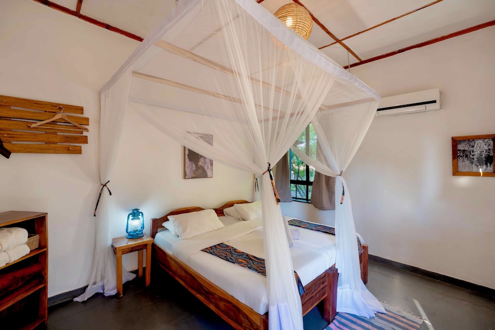 Kamunjila Lodge 12/50