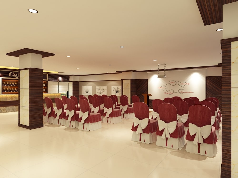 Grand Hallmark Hotel 18/29