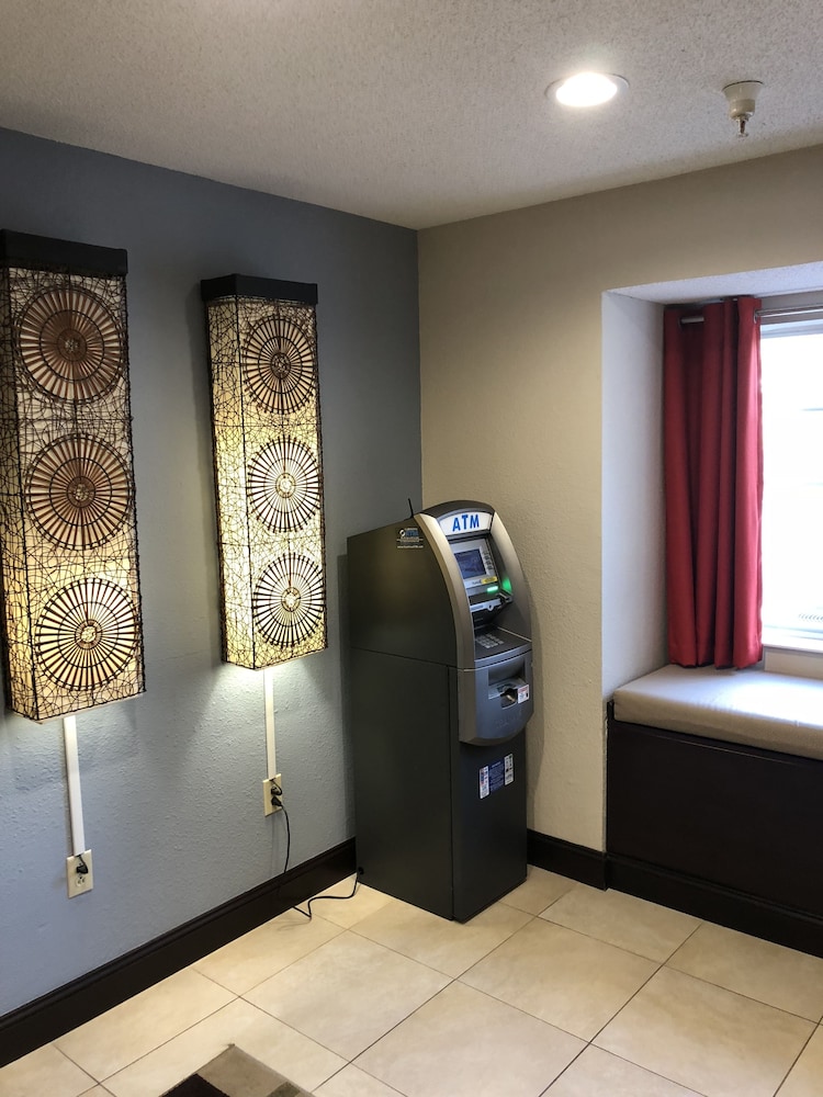 Microtel Inn & Suites by Wyndham Greenville / Woodruff Rd 8/28