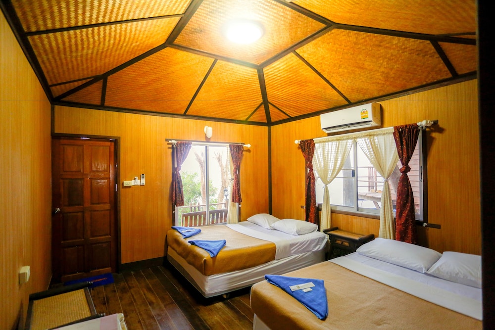 Sangthian Beach Resort 23/60
