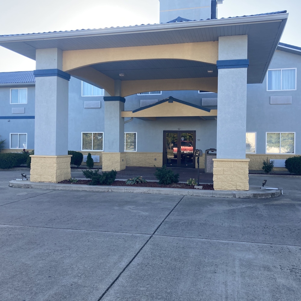 Super 8 By Wyndham Martinsville 5/30