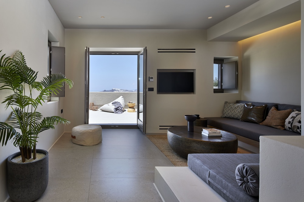 Halcyon Days Suites 19/50