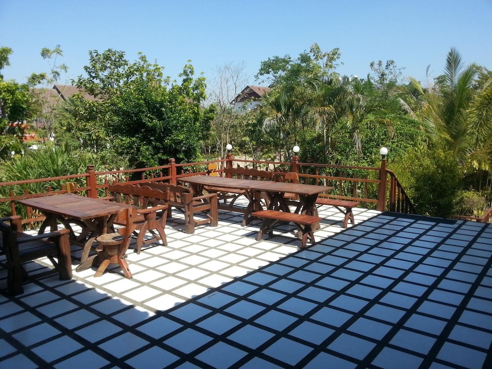 Thongpaeka Hotel 40/50