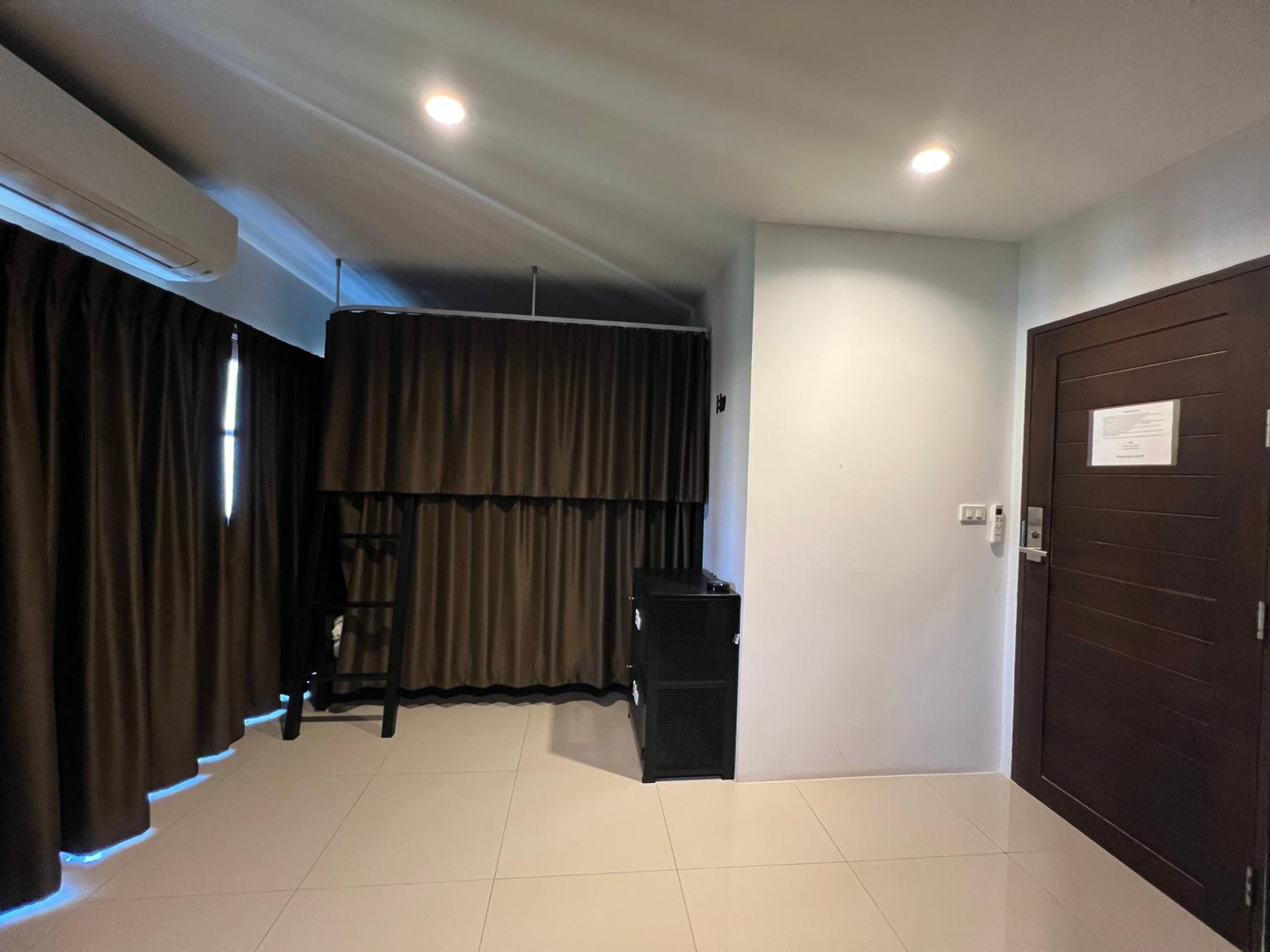 Litera Hostel Adults Only 50/71