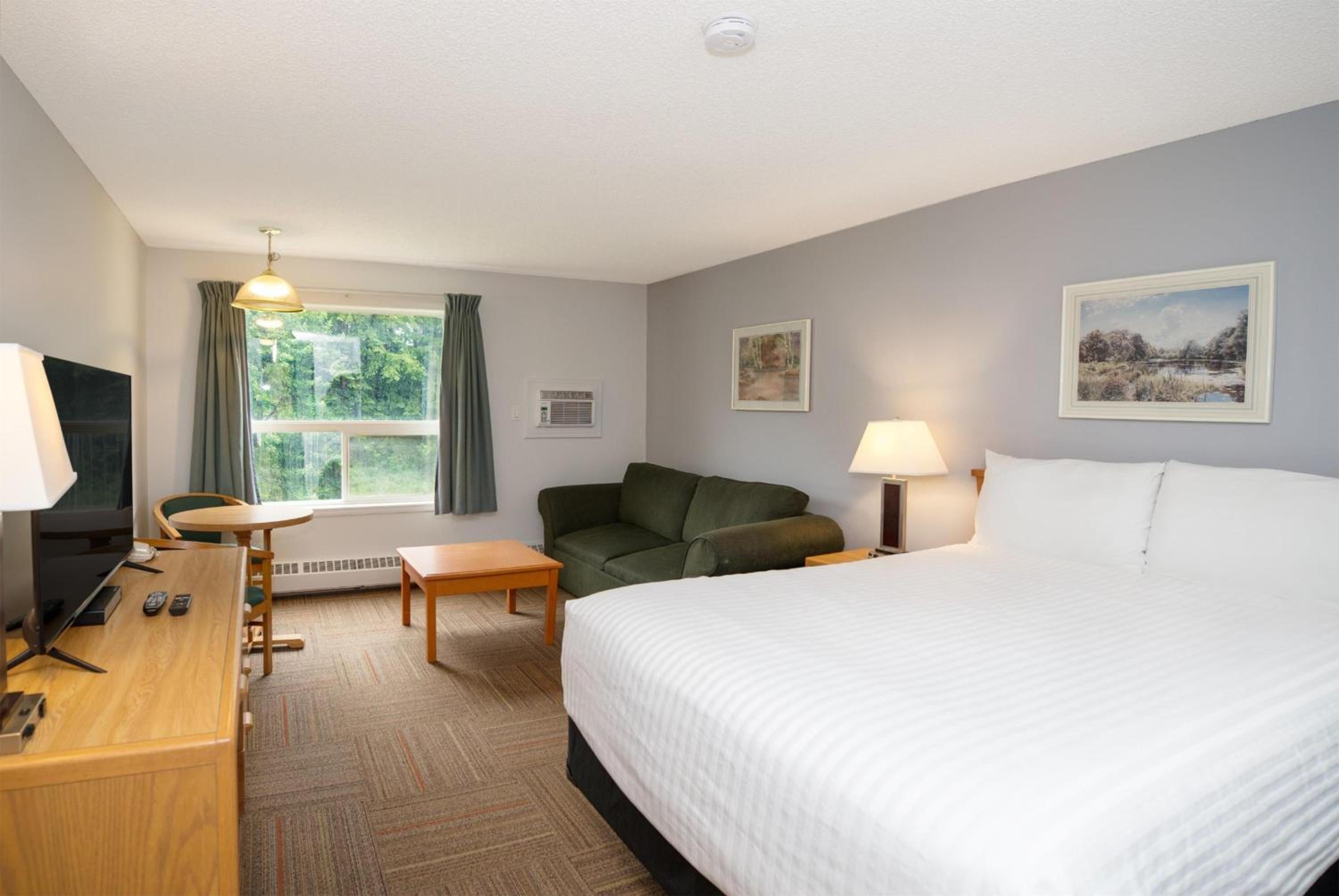 Coast, Queen Bed