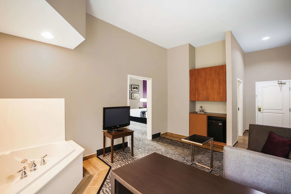 La Quinta Inn & Suites by Wyndham Baton Rouge Denham Springs 24/44