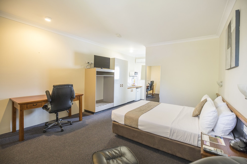 Emerald Maraboon Motor Inn 14/56