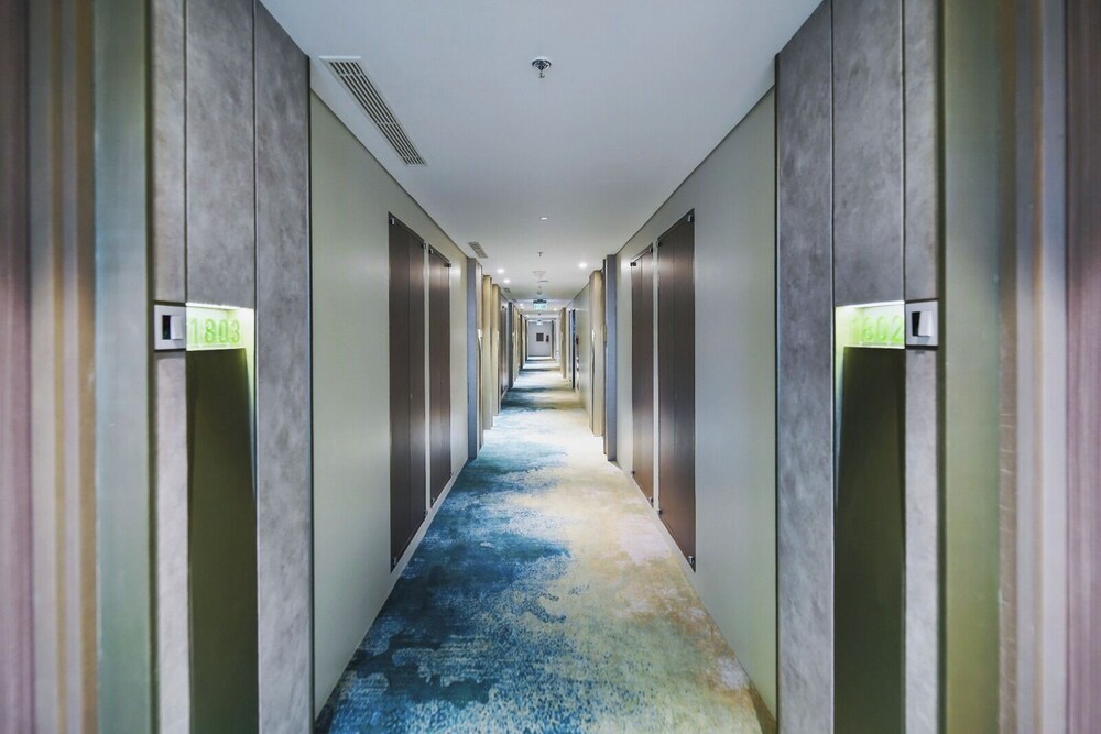 Grand Whiz Hotel Praxis Surabaya 24/43