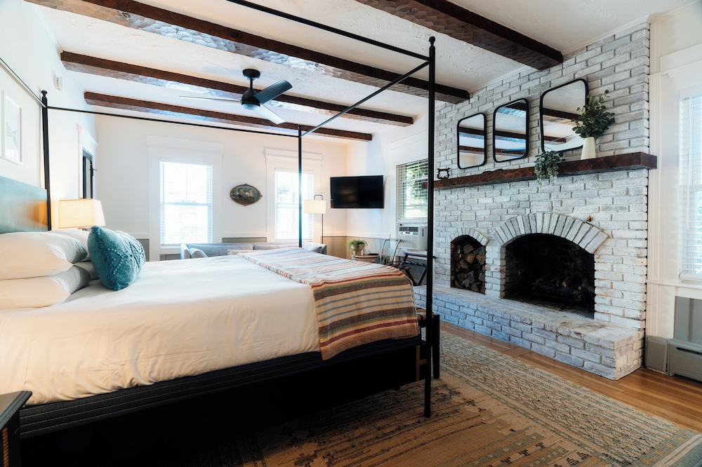 The Mercury Hotel Provincetown 23/62