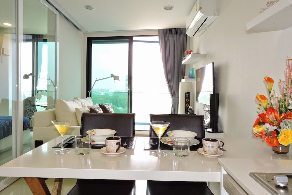 Acqua Condominium 36/50