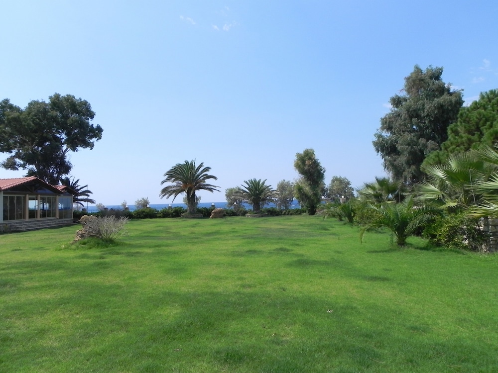 Irida Resort Suites 70/78