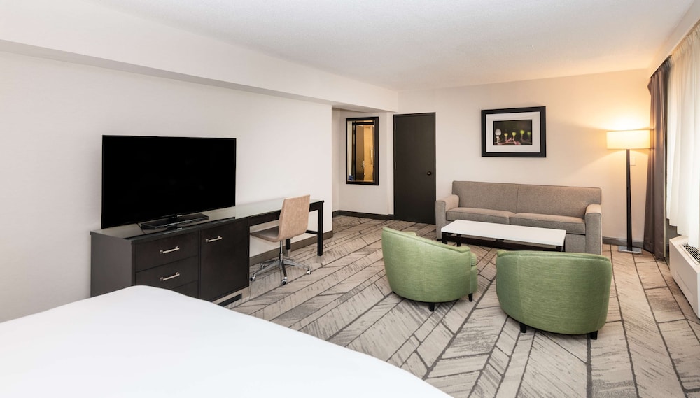 DoubleTree by Hilton Newark Penn Station 34/46