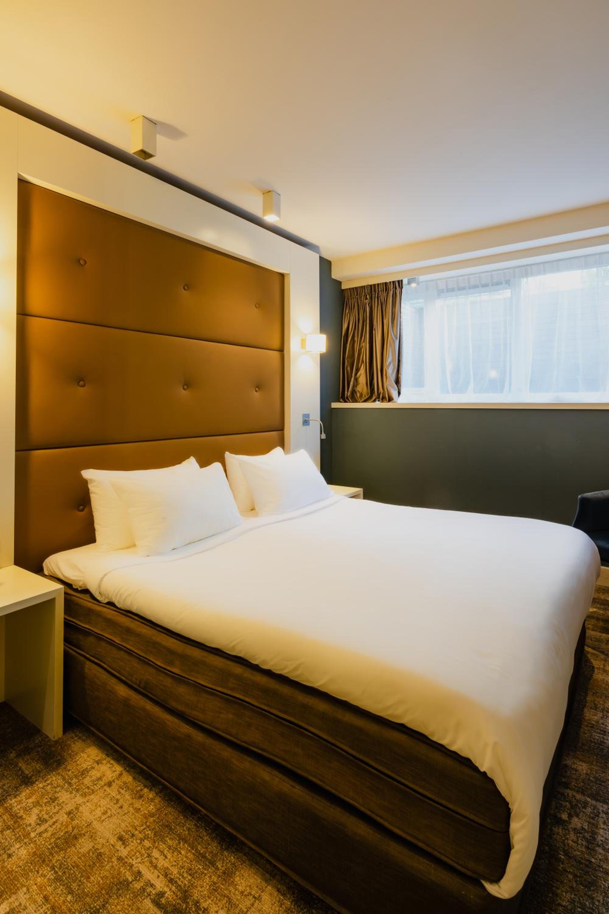 Semi Basement, Comfort, Queen Bed، Hotel JL No76 2/9