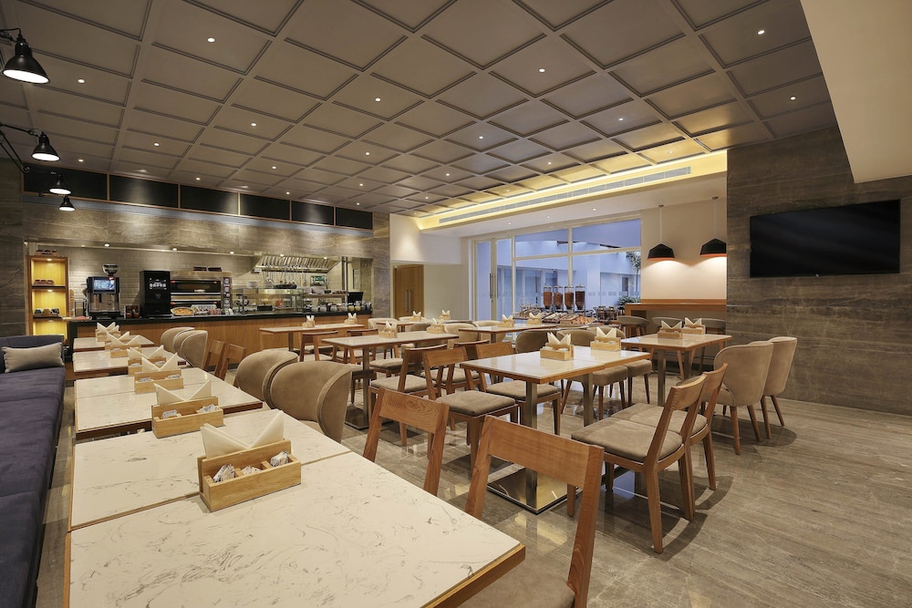 Holiday Inn Express Bengaluru Yeshwantpur 59/67