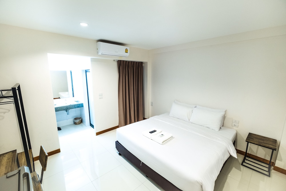 MODERN, KING BED