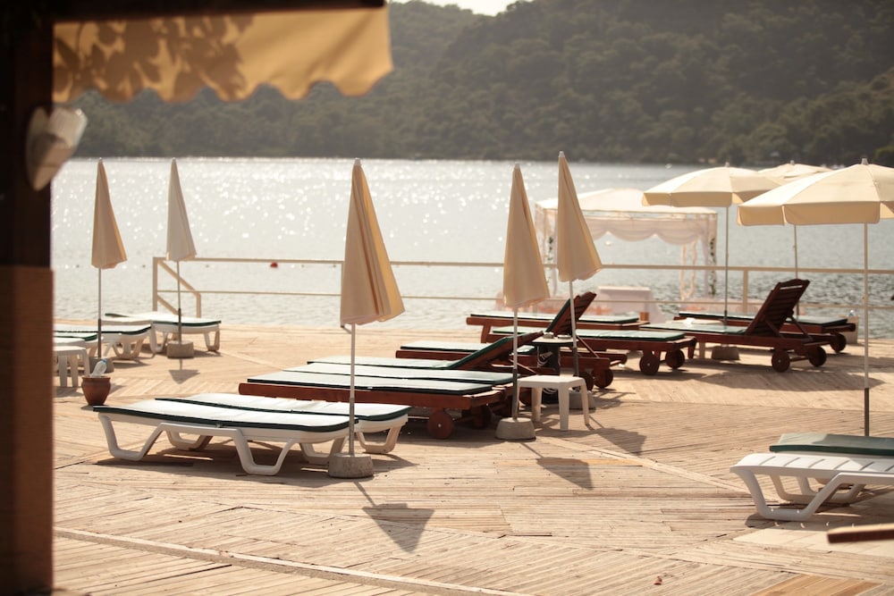 S3 Seahorse Beach Club & Hotel 40/50