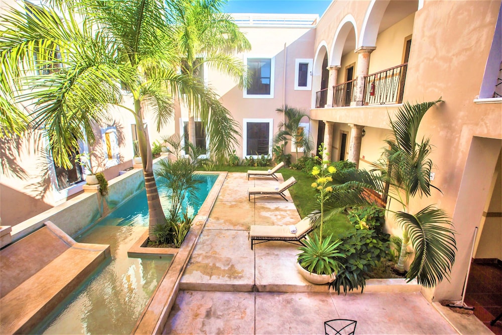 Hotel Merida 62/70