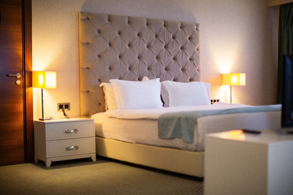 Nevali Hotel 12/50